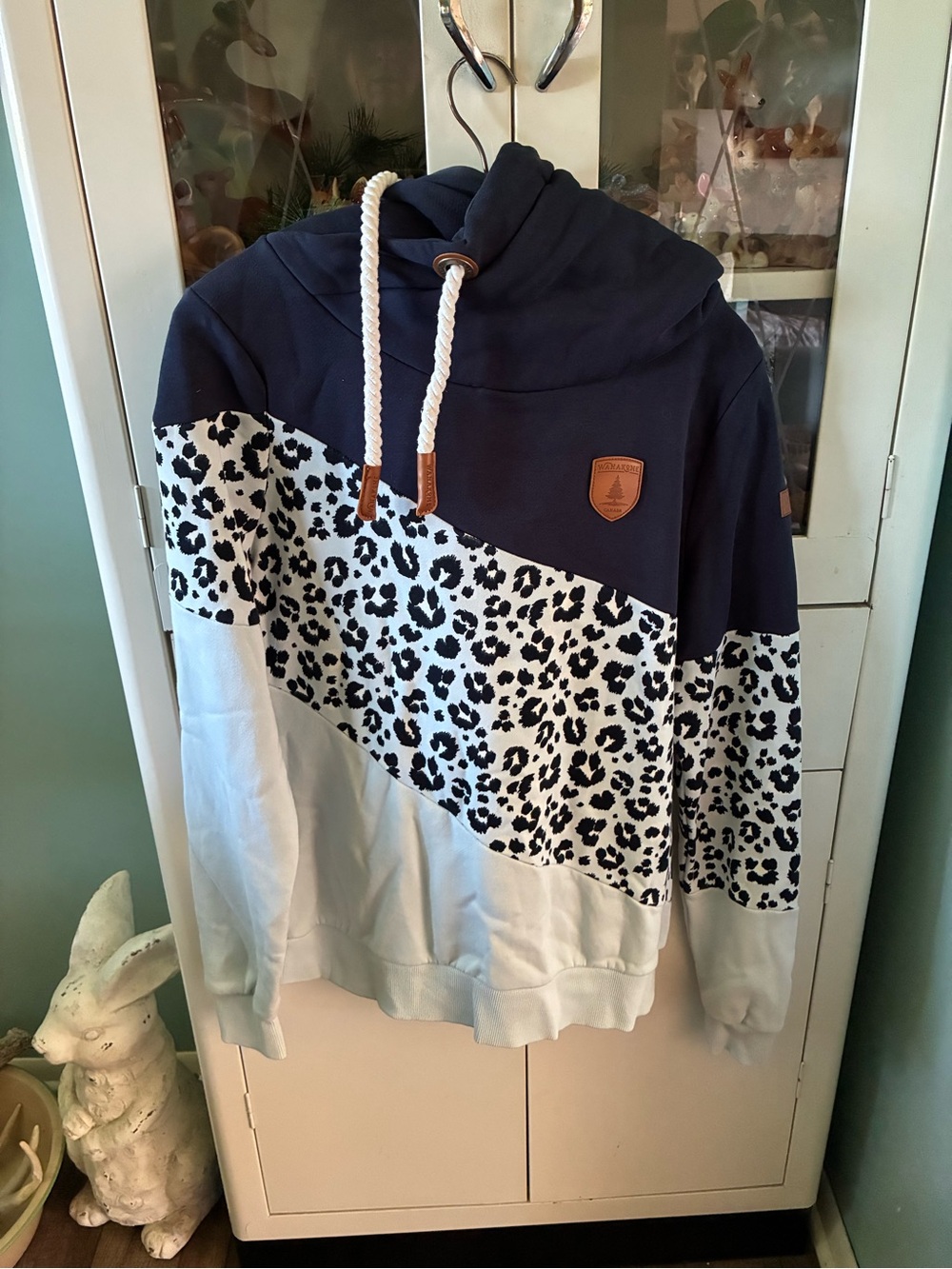 Wanakome sz M Navy & Light Blue Leopard Block Hoodie like new!